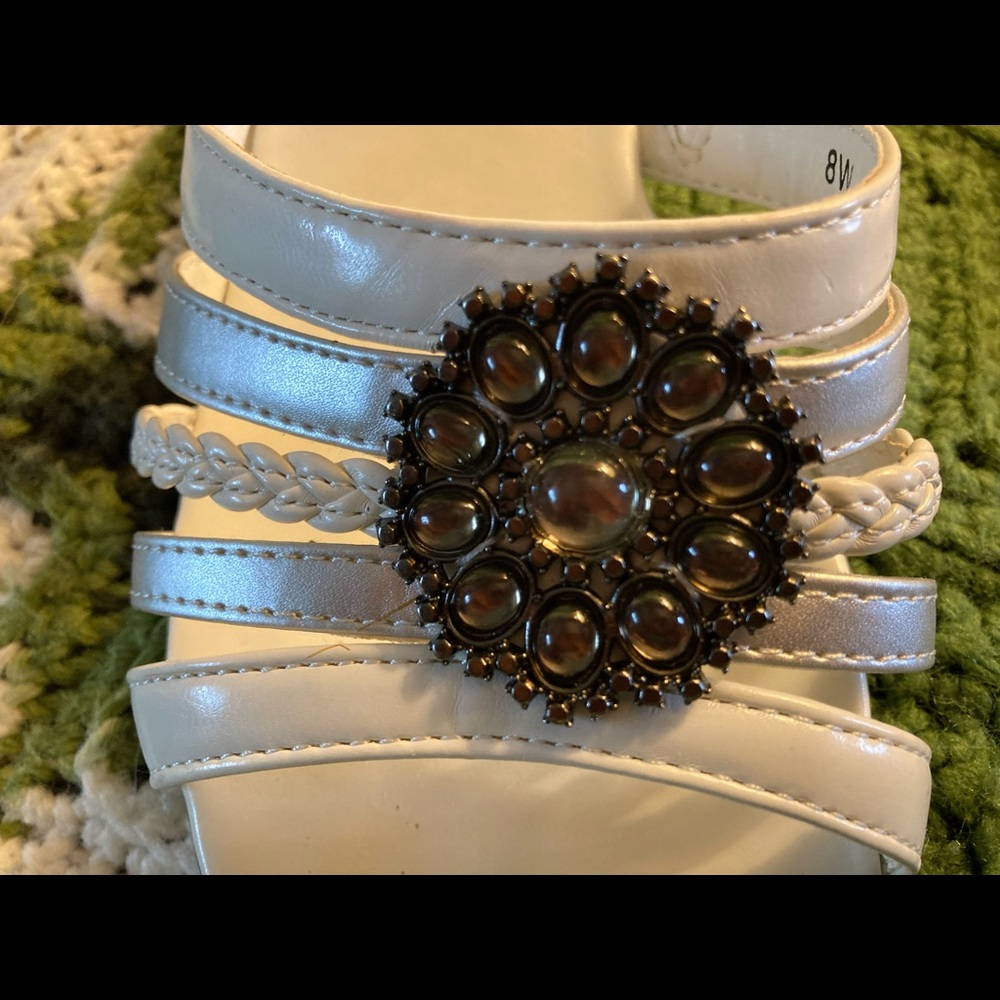 Air Supply Plus Comfort System Mules. 8W. White & Silver Straps Slip Ons